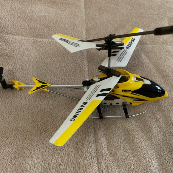 Yellow Yiboo R/C Helicopter w/Remote - UJ4703 - Picture 2 of 10